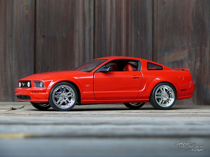Ford Mustang GT, 2005

Gyártó: Hot Wheels, 1:18, 2004
