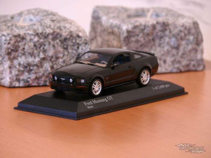 Ford Mustang GT, 2005

Gyártó: Minichamps, 1:43, 2688 db-os limitált széria
