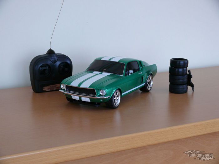 Ford Mustang GT Fastback, 1967, "The Fast and the Furious"

Gyártó: Nikko, 1:16, 27 MHz, 2006
