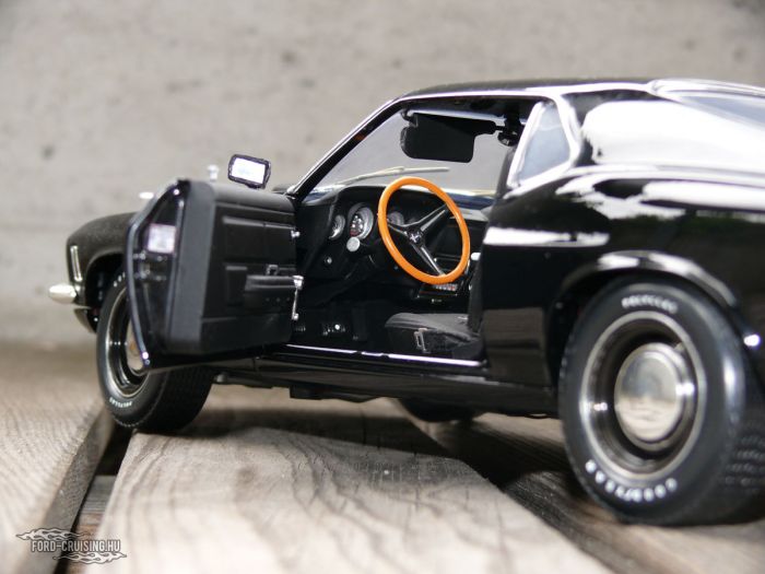 Ford Mustang CJ428 "R" Code, 1970

Gyártó: Highway 61, 1:18
