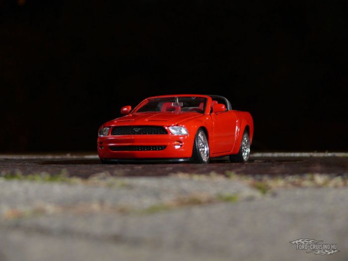 Ford Mustang GT Convertible Concept, 2004

Gyártó: Maisto, 1:24
