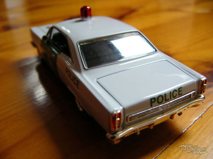 Ford Fairlane Police, 1966

Gyártó: Matchbox
