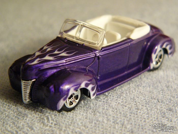 Ford 40 Convertible, 1940

Gyártó: Hot Wheels
