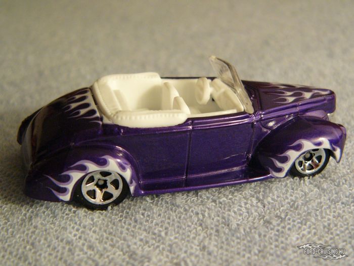 Ford 40 Convertible, 1940

Gyártó: Hot Wheels
